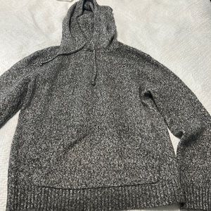 Old navy hoodie sweater In good condition.